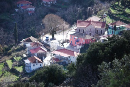      Αποψη του χωριου γυρω απο την πλατεια